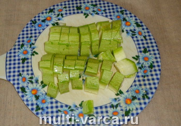 Картопля з кабачками в мультиварці
