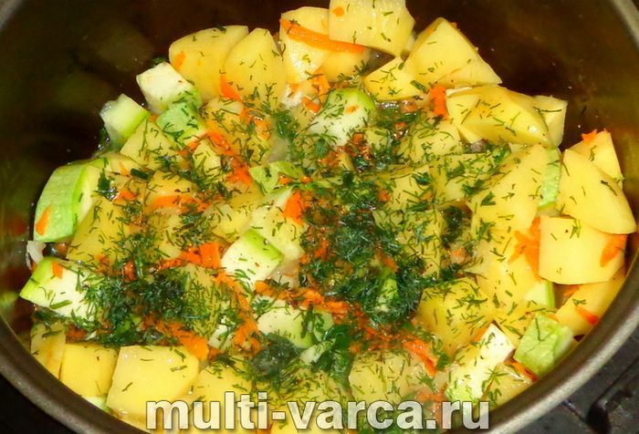 Картопля з кабачками в мультиварці