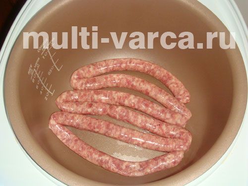 Ковбаски-гриль із картоплею в мультиварці