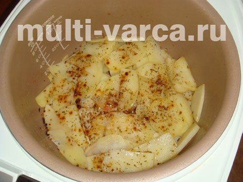 Ковбаски-гриль із картоплею в мультиварці