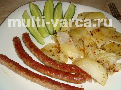Ковбаски-гриль із картоплею в мультиварці