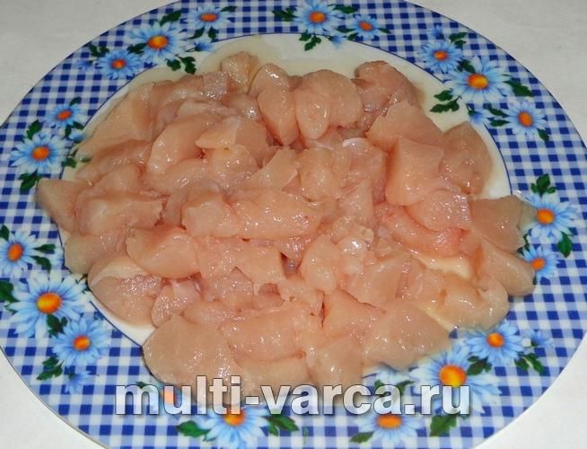 Куряча запіканка з кабачками в мультиварці