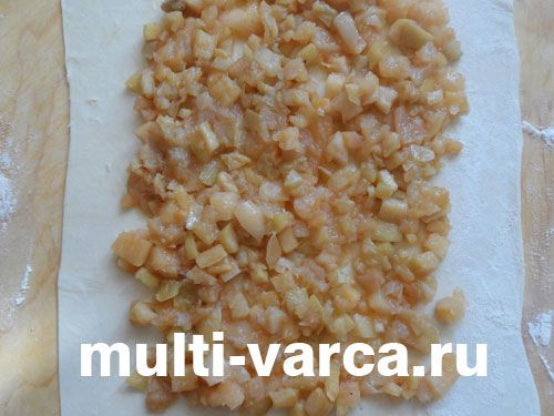 Листковий штрудель із яблуками в мультиварці