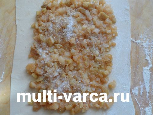 Листковий штрудель із яблуками в мультиварці