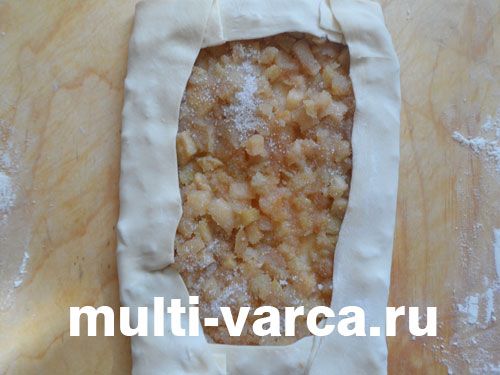 Листковий штрудель із яблуками в мультиварці