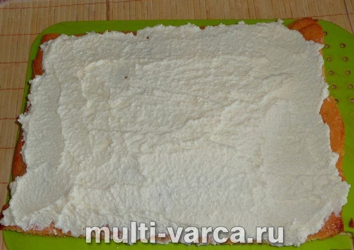 Рулет із сирним кремом