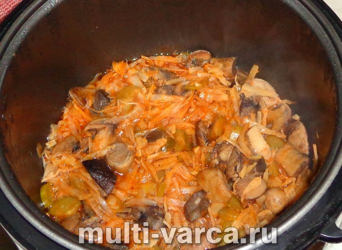 Солянка з грибами в мультиварці