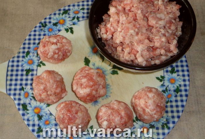 Суп із фрикадельками з індички в мультиварці