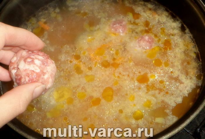 Суп із фрикадельками з індички в мультиварці