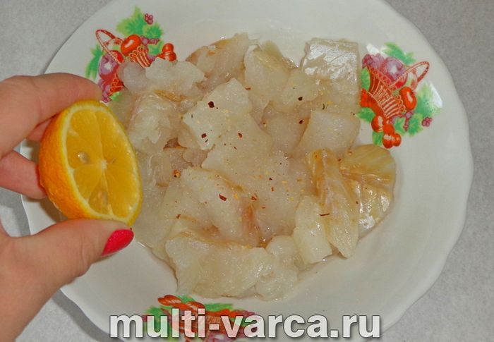 Картопляна запіканка з рибою в мультиварці