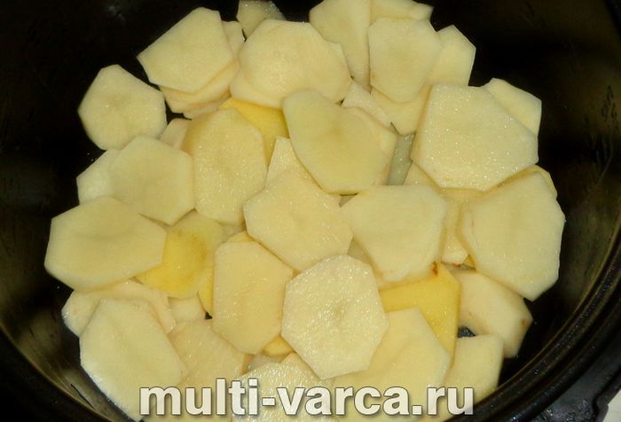 Картопляна запіканка з рибою в мультиварці