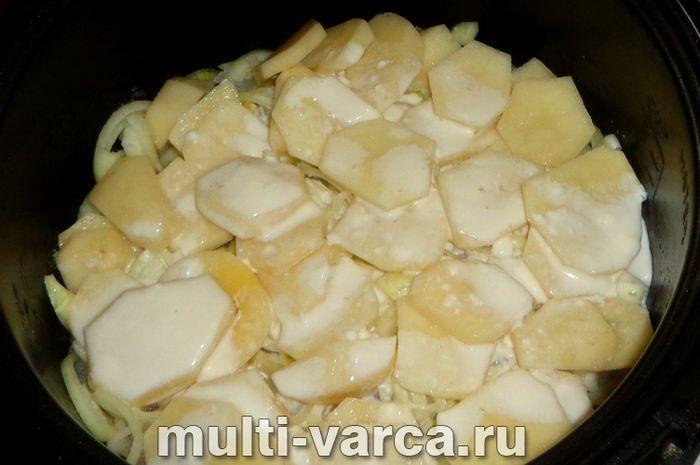 Картопляна запіканка з рибою в мультиварці