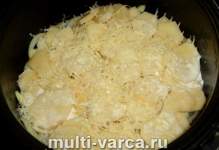 Картопляна запіканка з рибою в мультиварці