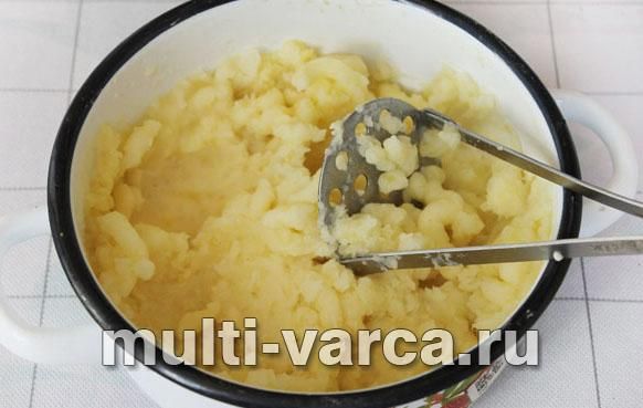 Пиріжки на сухій сковороді з картоплею