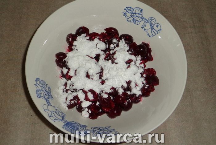 Пісочний пиріг із вишнею в мультиварці