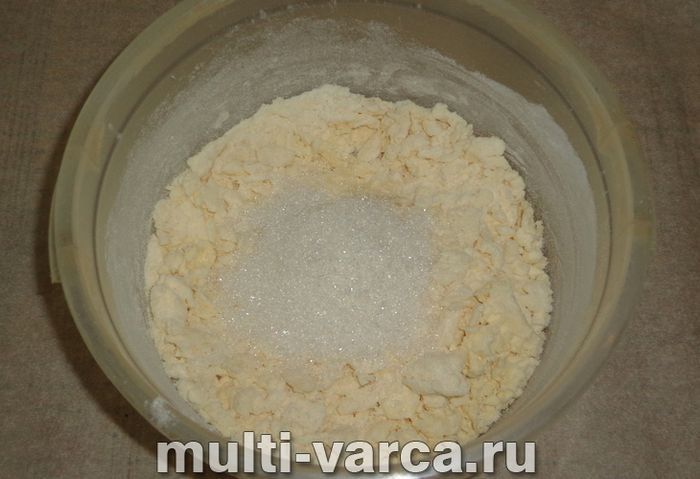Пісочний пиріг із вишнею в мультиварці