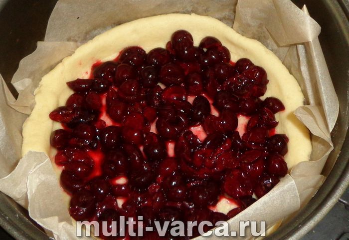 Пісочний пиріг із вишнею в мультиварці