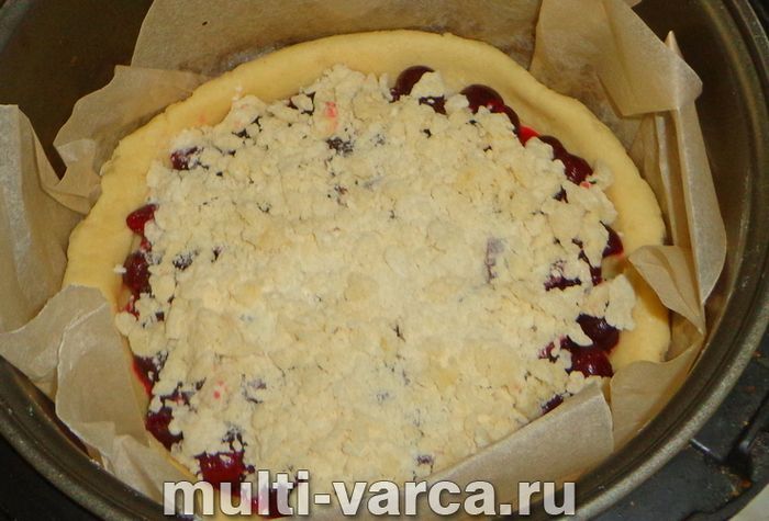 Пісочний пиріг із вишнею в мультиварці