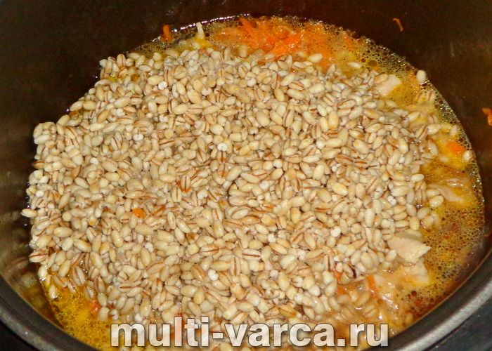Плов із перловки з куркою в мультиварці