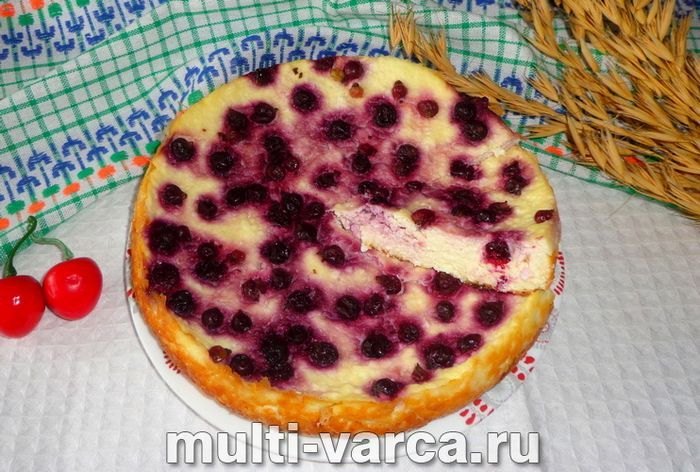 Сирна запіканка з ягодами в мультиварці