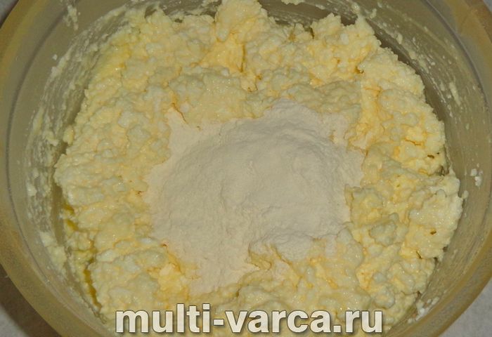 Сирна запіканка з ягодами в мультиварці