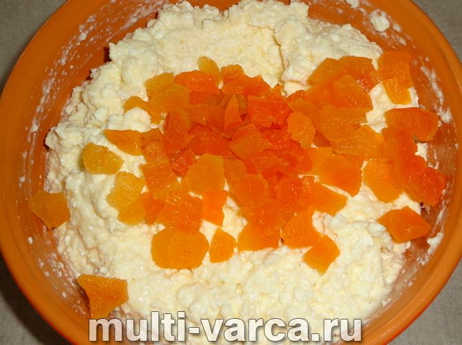 Сирна запіканка з курагою в мультиварці
