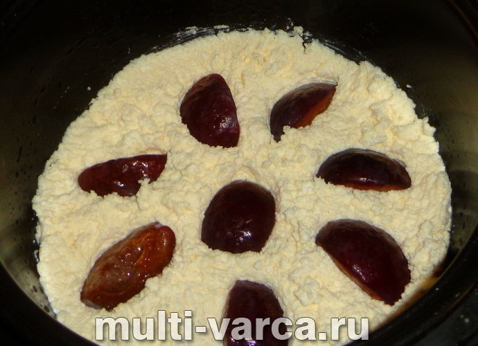 Сирна запіканка зі сливою в мультиварці