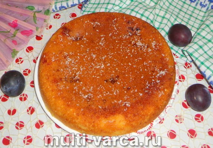 Сирний пиріг зі сливами в мультиварці