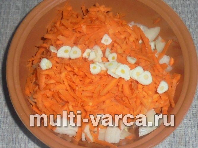Тушкована морква з цибулею в мультиварці