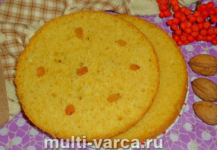 Ванільний бісквіт із родзинками в мультиварці