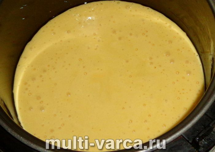 Ванільний бісквіт із родзинками в мультиварці