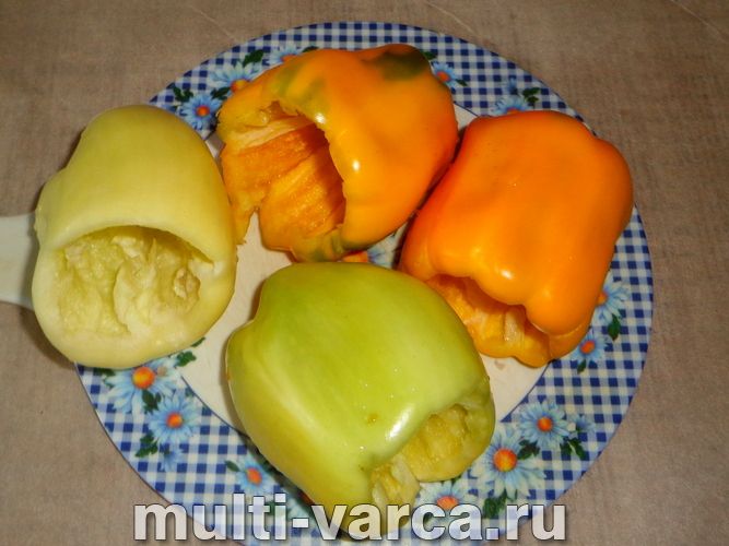 Фарширований перець із картоплею в мультиварці