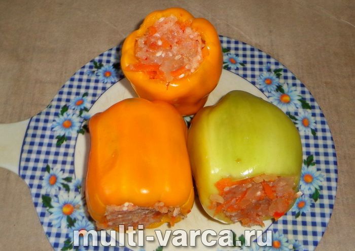 Фарширований перець із картоплею в мультиварці