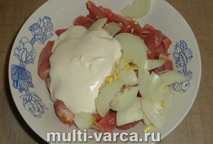 Індичка з помідорами в мультиварці