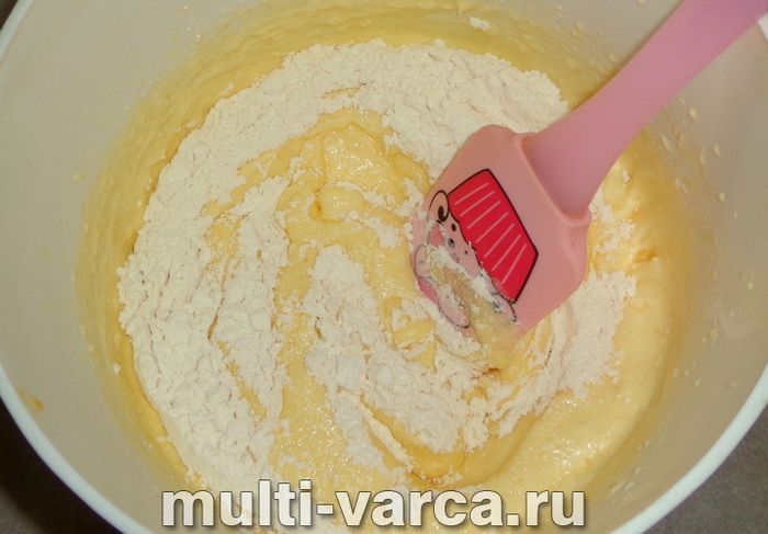 Кекс із курагою в мультиварці