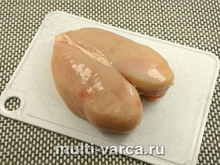Куряча грудка, фарширована перцем і сиром