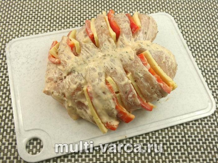 Куряча грудка, фарширована перцем і сиром