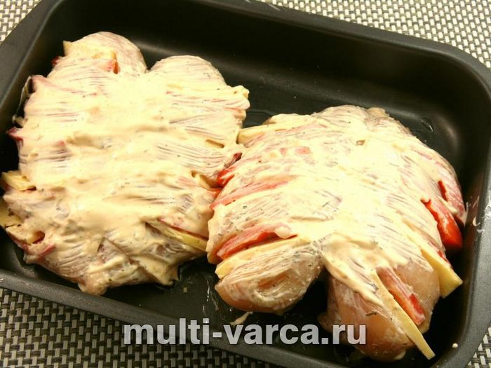 Куряча грудка, фарширована перцем і сиром