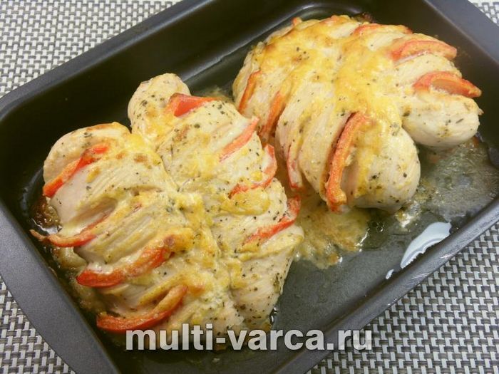 Куряча грудка, фарширована перцем і сиром