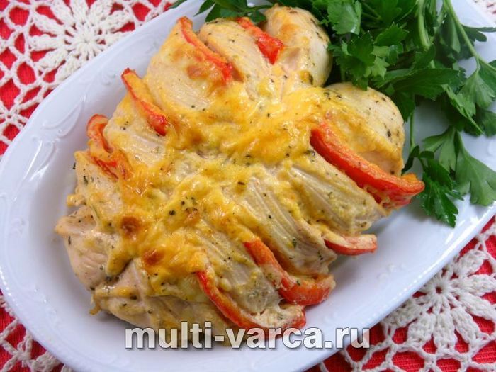 Куряча грудка, фарширована перцем і сиром