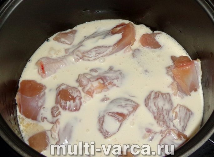 Курка у вершковому соусі в мультиварці