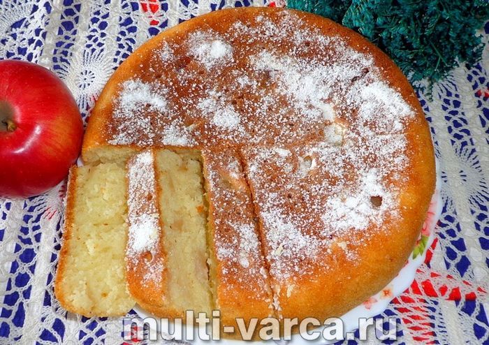 Манник із яблуками в мультиварці