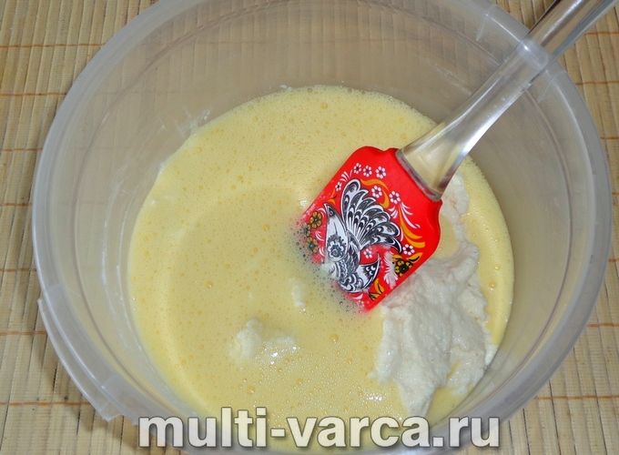 Манник із яблуками в мультиварці
