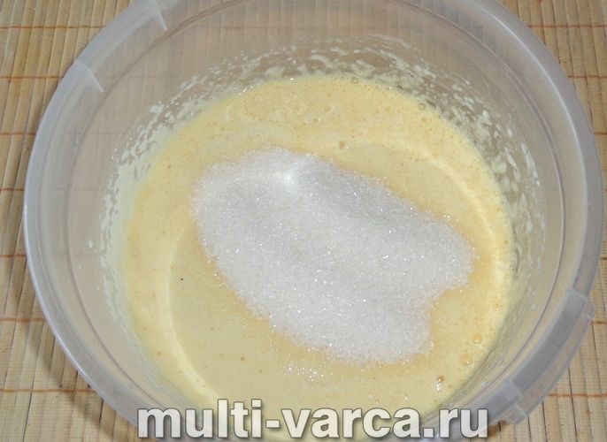 Манник із яблуками в мультиварці