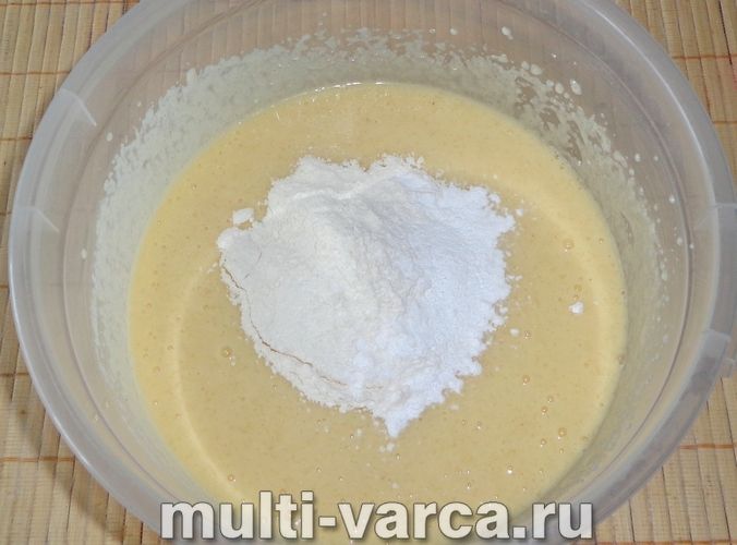Манник із яблуками в мультиварці