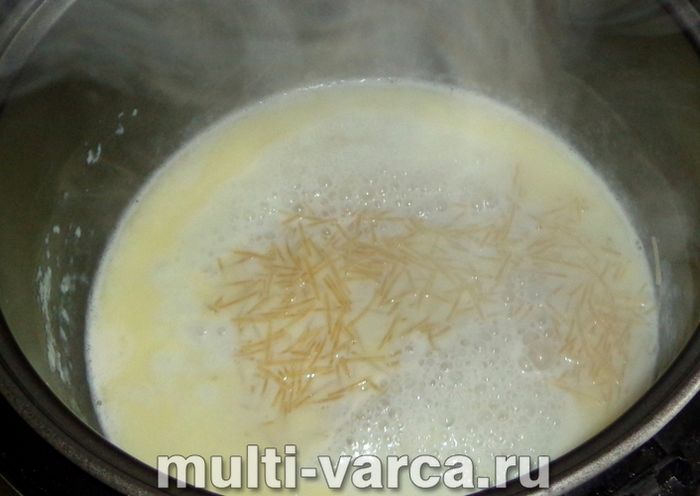 Молочна локшина в мультиварці