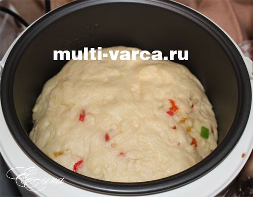 Паска в мультиварці з цукатами