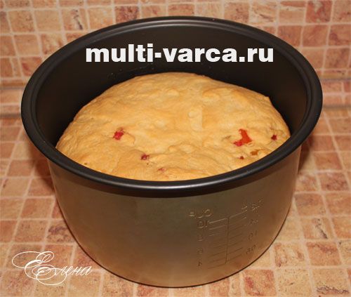 Паска в мультиварці з цукатами
