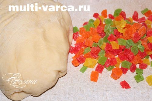 Паска в мультиварці з цукатами