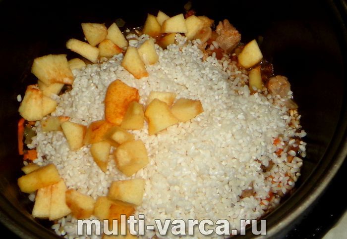 Плов з айвою в мультиварці